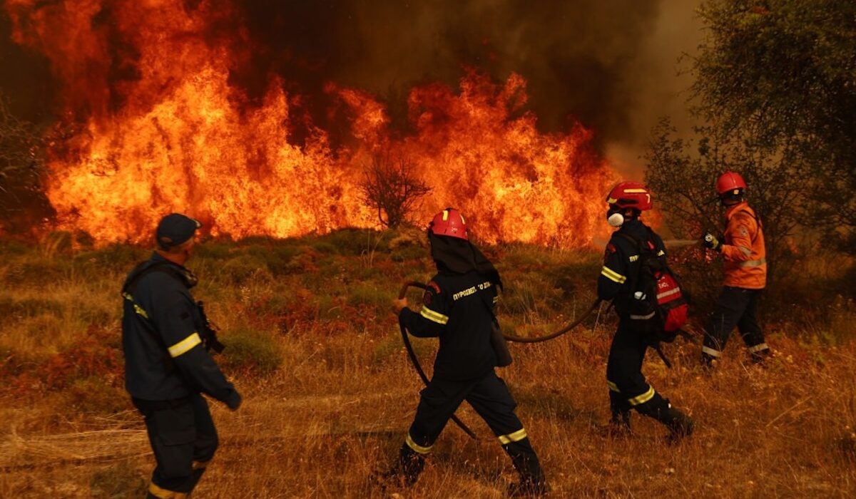 Το παλαιωμένο και ανεπαρκώς συντηρημένο ηλεκτρικό δίκτυο της Ελλάδας εμφανίζεται, σύμφωνα με ρεπορτάζ του διεθνούς
