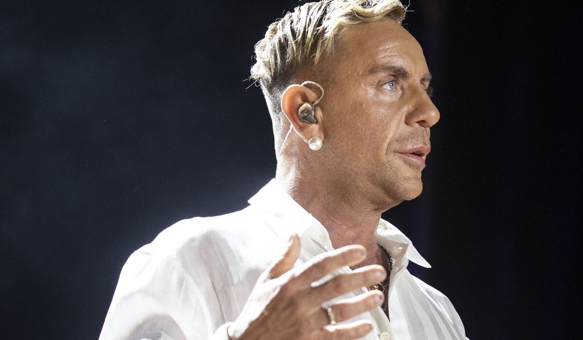 Νέες αποκαλύψεις έρχονται στο φως μέσα από τις καταγγελίες της οικογένειας του δημοφιλούς τραγουδιστή Γιώργου Μαζωνάκη. 