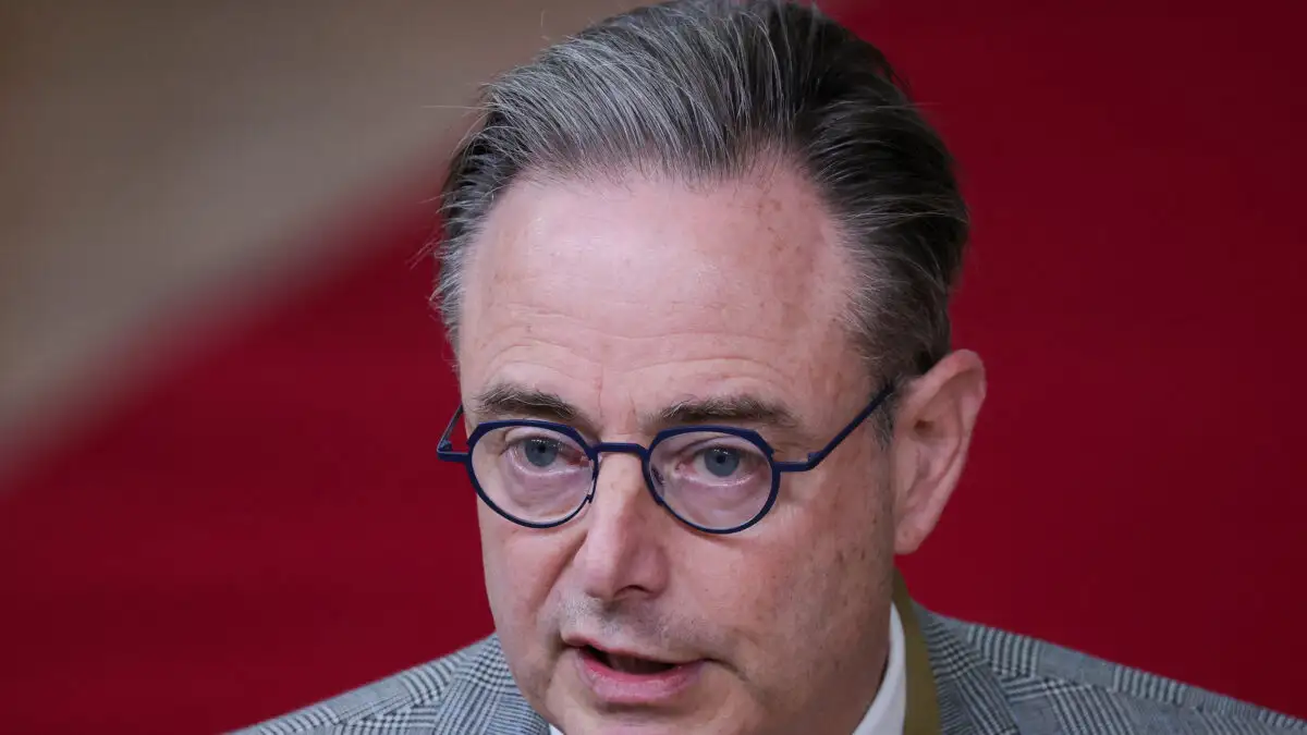 Ο πρωθυπουργός του Βελγίου, Μπαρτ Ντε Βέβερ, παραμένει κατηγορηματικά αντίθετος στη χρήση των παγωμένων ρωσικών