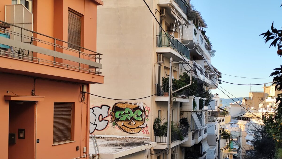 Μια οικογενειακή τραγωδία, που φαίνεται πως εκτυλισσόταν σιωπηλά εδώ και μεγάλο χρονικό διάστημα, αποκαλύφθηκε το μεσημέρι