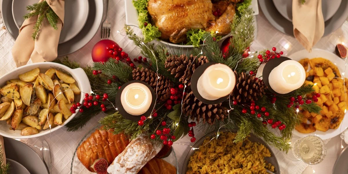 Το κόστος για ένα χριστουγεννιάτικο τραπέζι 8 ατόμων εκτιμάται ότι φέτος θα φθάσει τα 213 ευρώ.Πιο βαθιά το χέρι στην τσέπη καλούνται