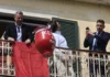 Κέρκυρα: Γυναίκα τραυματίστηκε κατά το έθιμο των «Μπότηδων»-Κανάτι της έπεσε στο κεφάλι!