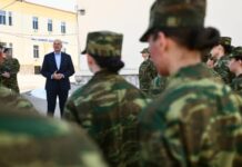 Ελληνικός Στρατός: Σε φιάσκο εξελίσσεται η εθελοντική θητεία γυναικών!- 40 από τις συνολικά 72 που παρουσιάστηκαν θέλουν να αποχωρήσουν πριν καν ξεκινήσει η εκπαίδευση!-«Βγάλτε τους Αξιωματικούς έξω»- Ξαφνική έφοδος Δένδια στη Λαμία τα ξημερώματα