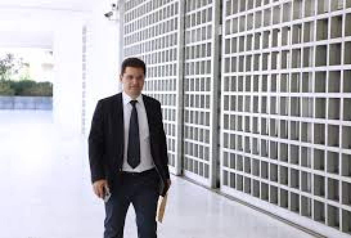 Νέα αίτηση για ανάσυρση της δικογραφίας των υποκλοπών κατέθεσε στον Άρειο Πάγο ο δημοσιογράφος Θ. Κουκάκης. Δείτε το σκεπτικό και τις δικαστικές εξελίξεις.