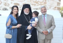 Λαμπερή βάφτιση με πολιτικές αποχρώσεις στο Λαγονήσι: Ο Γιώργος Πατούλης και η Νάνσυ Κοιλού βάπτισαν τον μικρό Νικόλαο