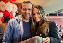 Λάμψη, χλιδή και κοσμική ελίτ στο Λαγονήσι: Ο παραμυθένιος γάμος του Χρήστου Αποστολόπουλου (διευθύνων σύμβουλος του Ομίλου Ιατρικού Αθηνών) με τη δικηγόρο Έβινα Τσακίρη – Εκατοντάδες καλεσμένοι, κορυφαία ονόματα και μια νύχτα που έμοιαζε βγαλμένη από κινηματογραφικό σκηνικό